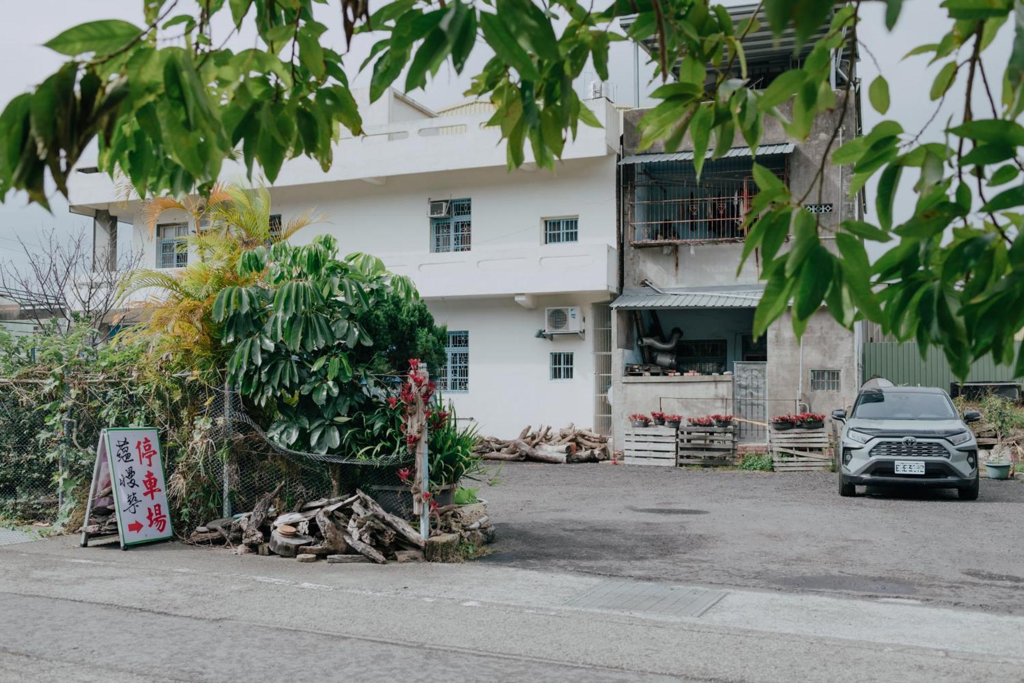 蘊慢築 茶花藝主題民宿 Yun Man Zhu Homestay Gongguan المظهر الخارجي الصورة